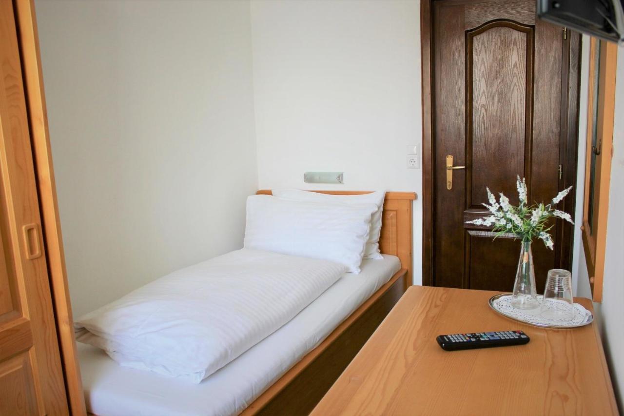 Hotel Alex 상트칸지안 외부 사진